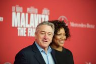 Robert De Niro (L) (Image via Getty)